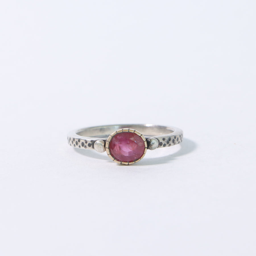 "Hold me" hot Pink Sapphire ring