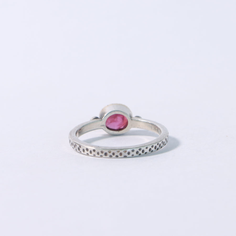 "Hold me" hot Pink Sapphire ring