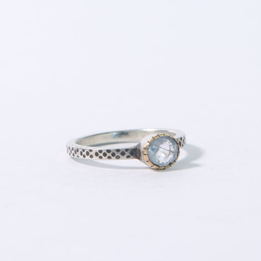 "Hold me" pale blue Sapphire ring