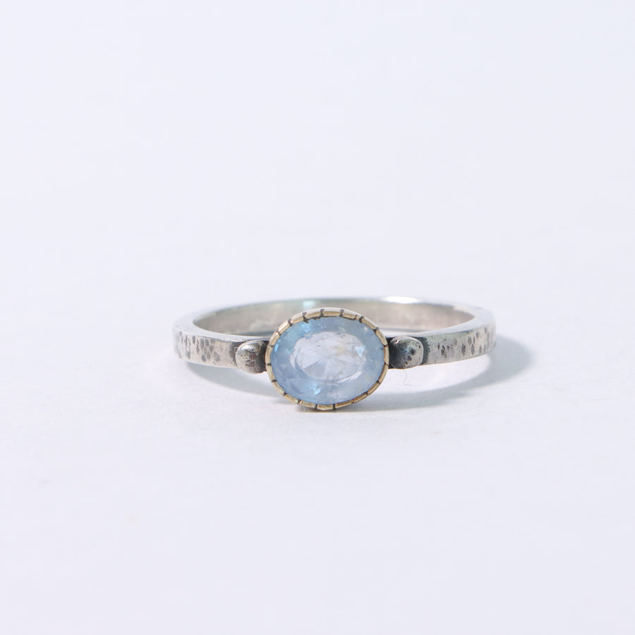 "Hold me" Blue Sapphire ring