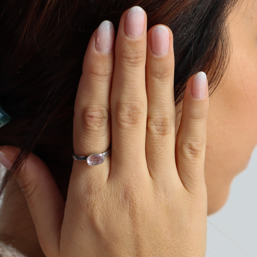 "Hold me" pink Sapphire ring