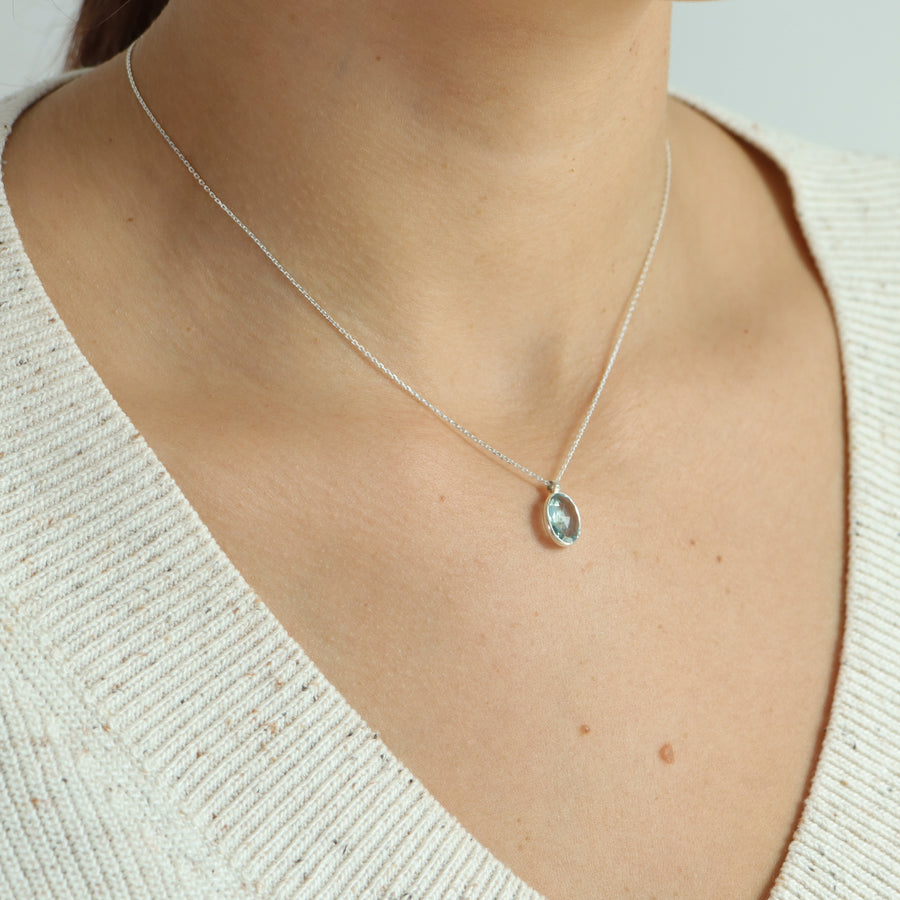 Oval faceted aquamarine pendant