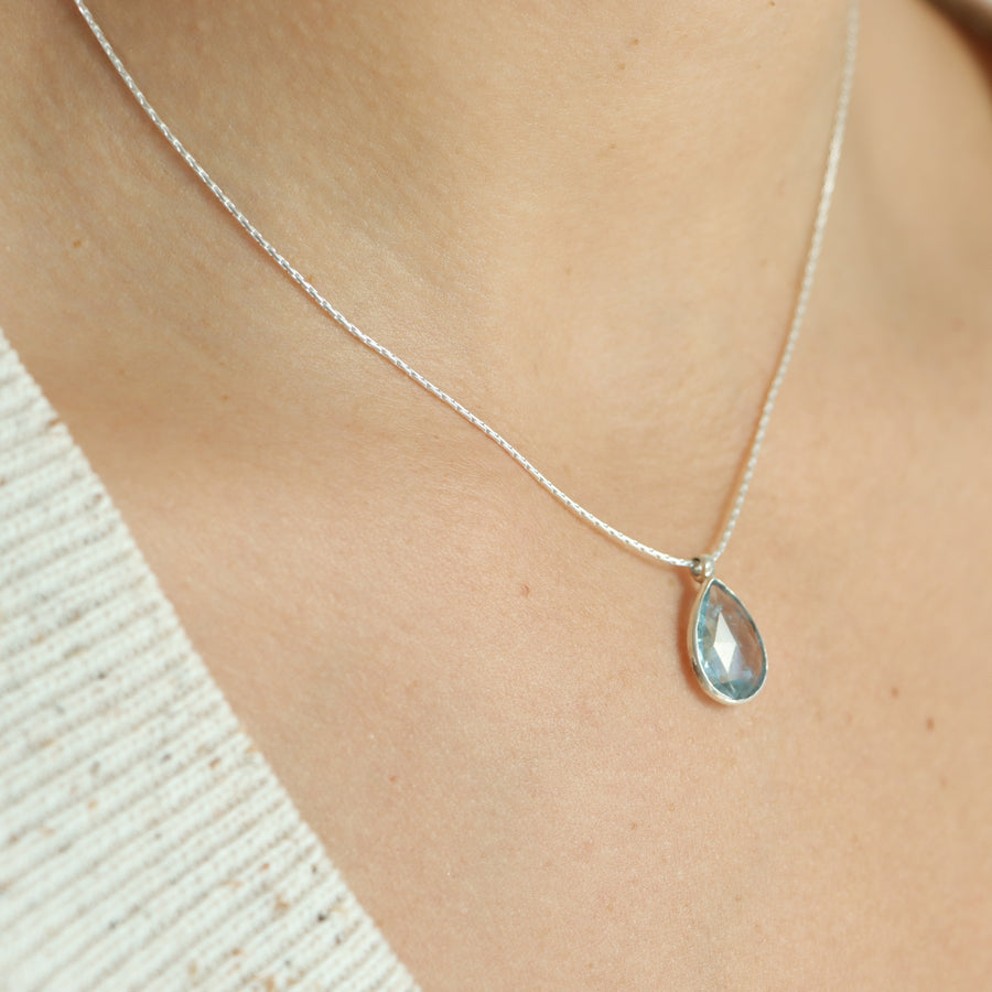 Teardrop faceted aquamarine pendant